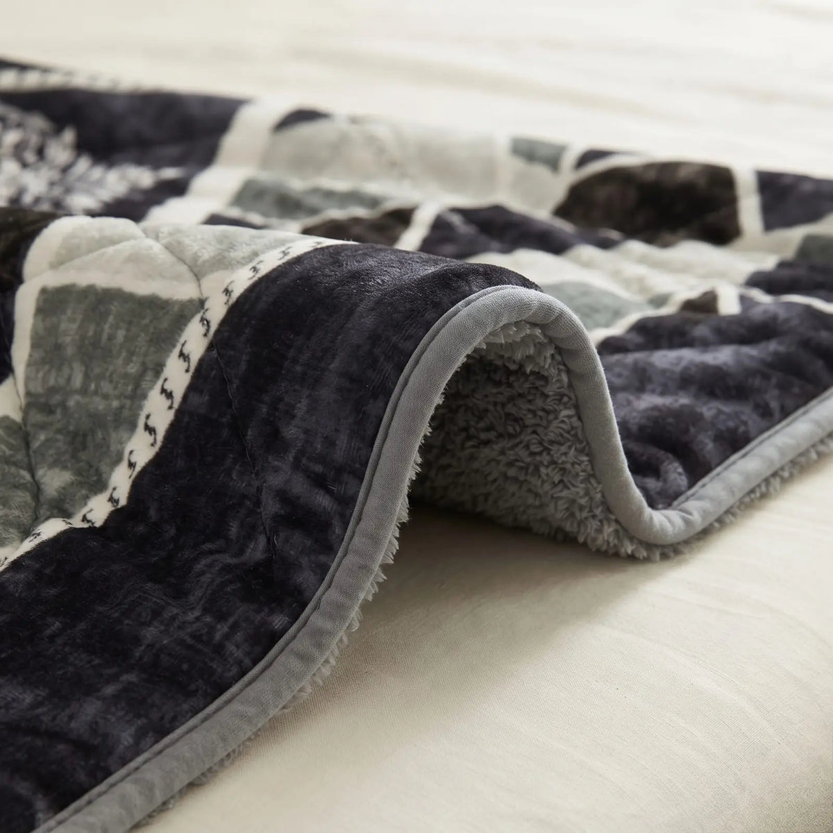 8 kg Cloudy by Sherpa Heavy Winter Quilt – Grey Geometric