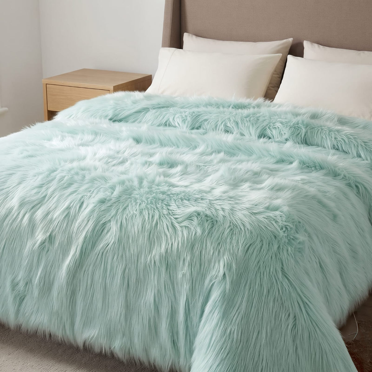 Long Fur Sherpa Winter Quilt – Plush Furry Bed Quilt